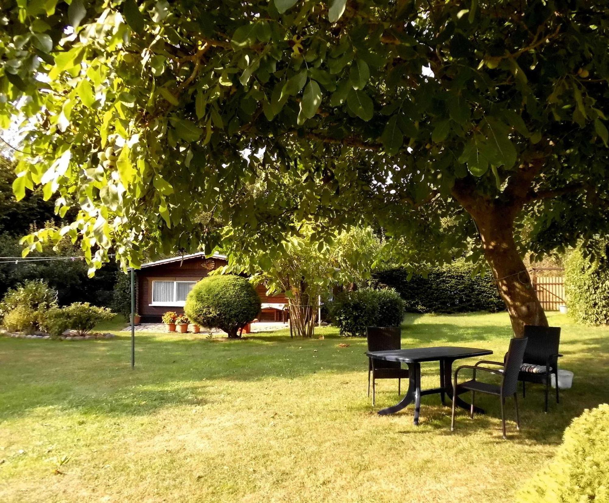 Bungalow Und Ferienwohnung Auf Ruegen Kluis 外观 照片